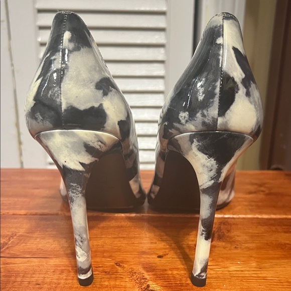 Stuart Weitzman Monochrome Women's Heels - Picture 2 of 6